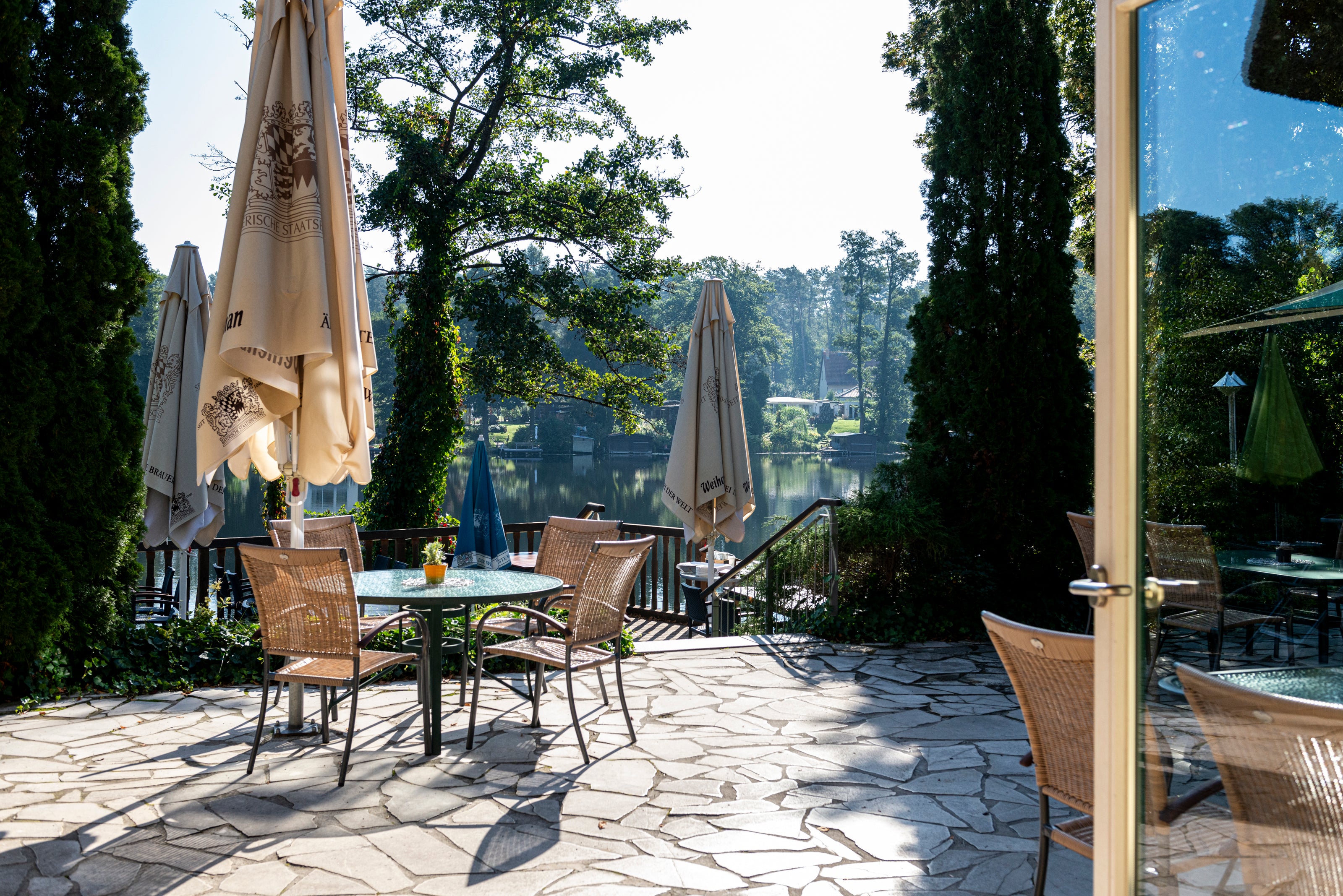 Blick über die Terrasse auf den kleinen Glubigsee
