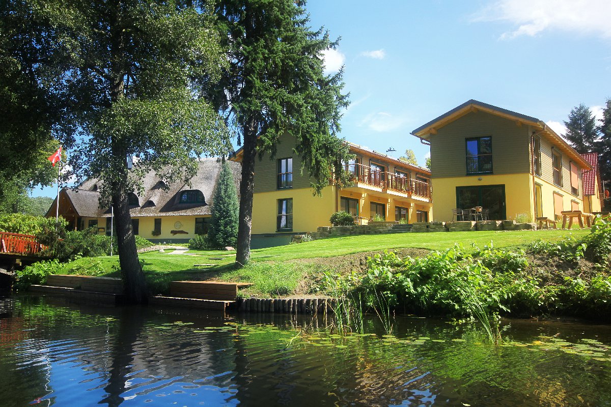 Blick aus der Richtung vom Glubig Melang Fliess auf das Haus 1 und 2